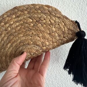BOHO SEAGRASS RAFFIA RATTAN CLUTCH BAG W LARGE TASSEL
